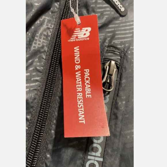 New Balance Men's Black Jacket Size S NWT - Picture 6 of 8